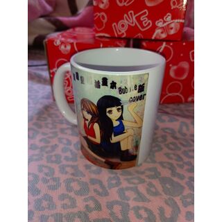 紅藍衣服少女杯